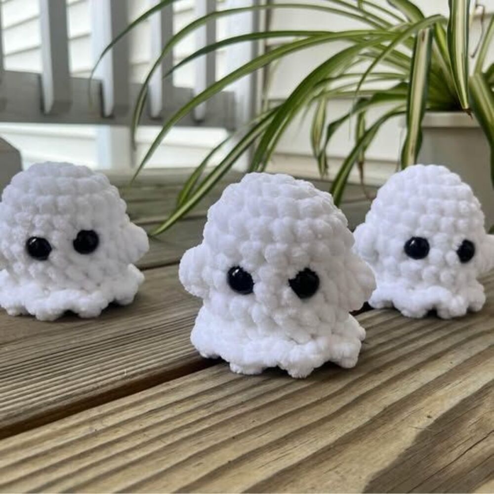 Crochet Ghosts Halloween Decor